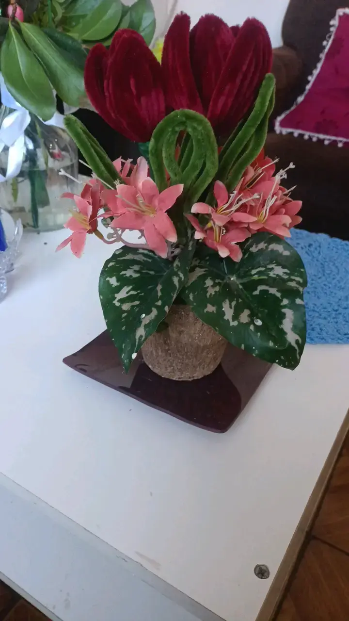 Arreglo floral artificial decorativo