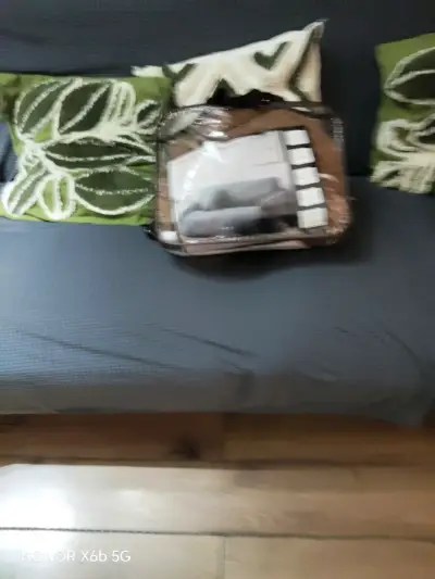 Funda elástica para sofá 4 plazas color marrón - miniatura 3