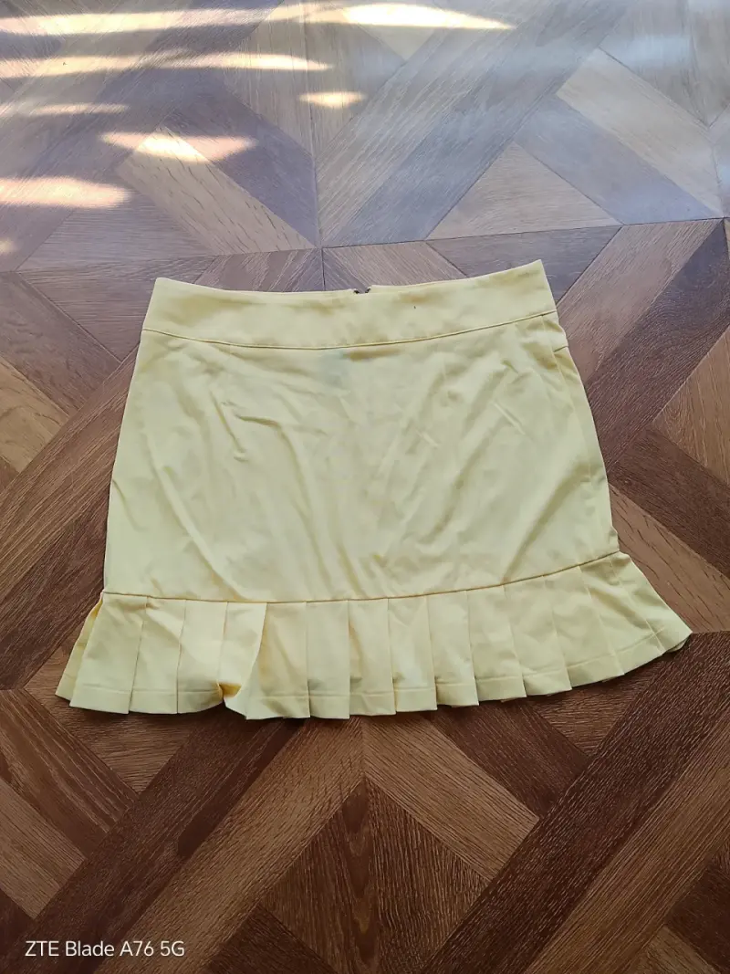 Falda amarilla con cierre y pliegues - 2