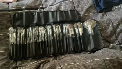 Set de brochas de maquillaje profesional MAC - miniatura 1
