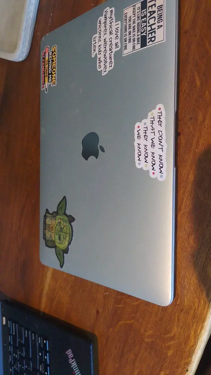 MacBook Air con pantalla dañada - 2