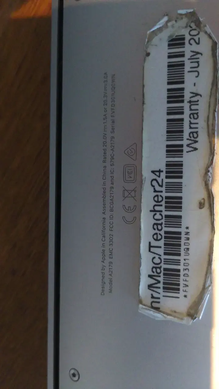 MacBook Air con pantalla dañada - 3