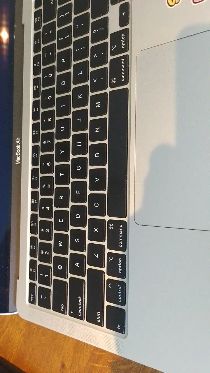 MacBook Air con pantalla dañada - 4