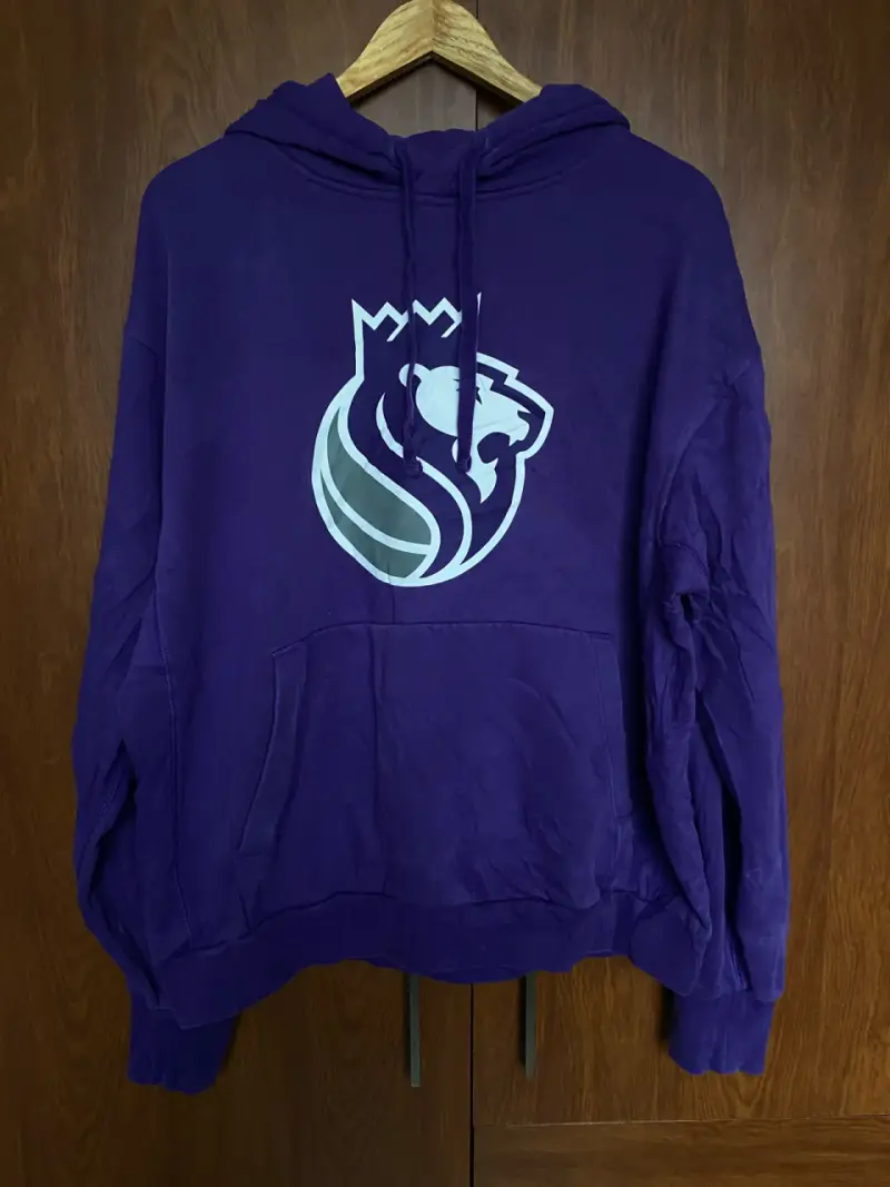 Polerón morado con logo de león Nike NBA, talla L - 1