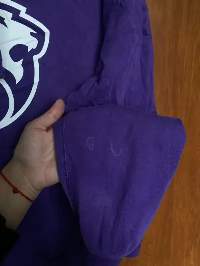 Polerón morado con logo de león Nike NBA, talla L - miniatura 4