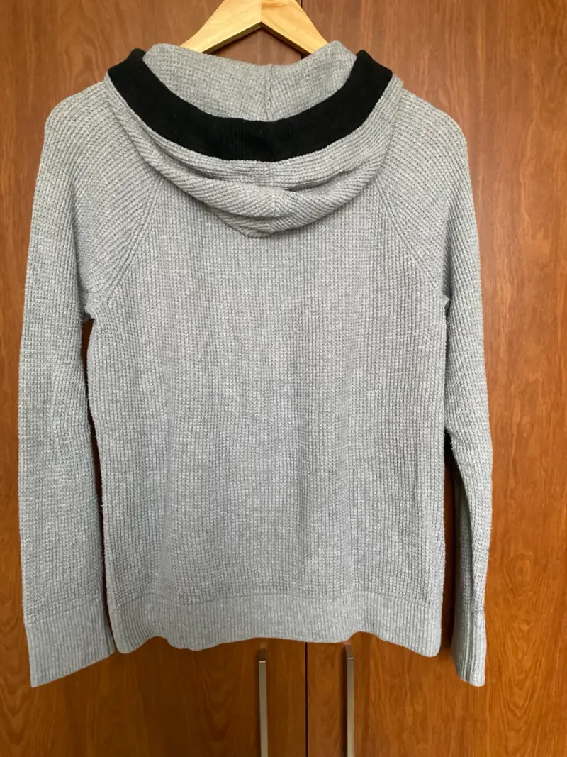 Polerón gris claro con capucha, marca Michael Kors - 5