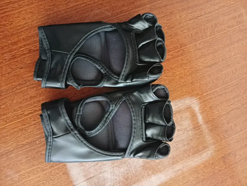 Guantes de MMA negros para entrenamiento - 3