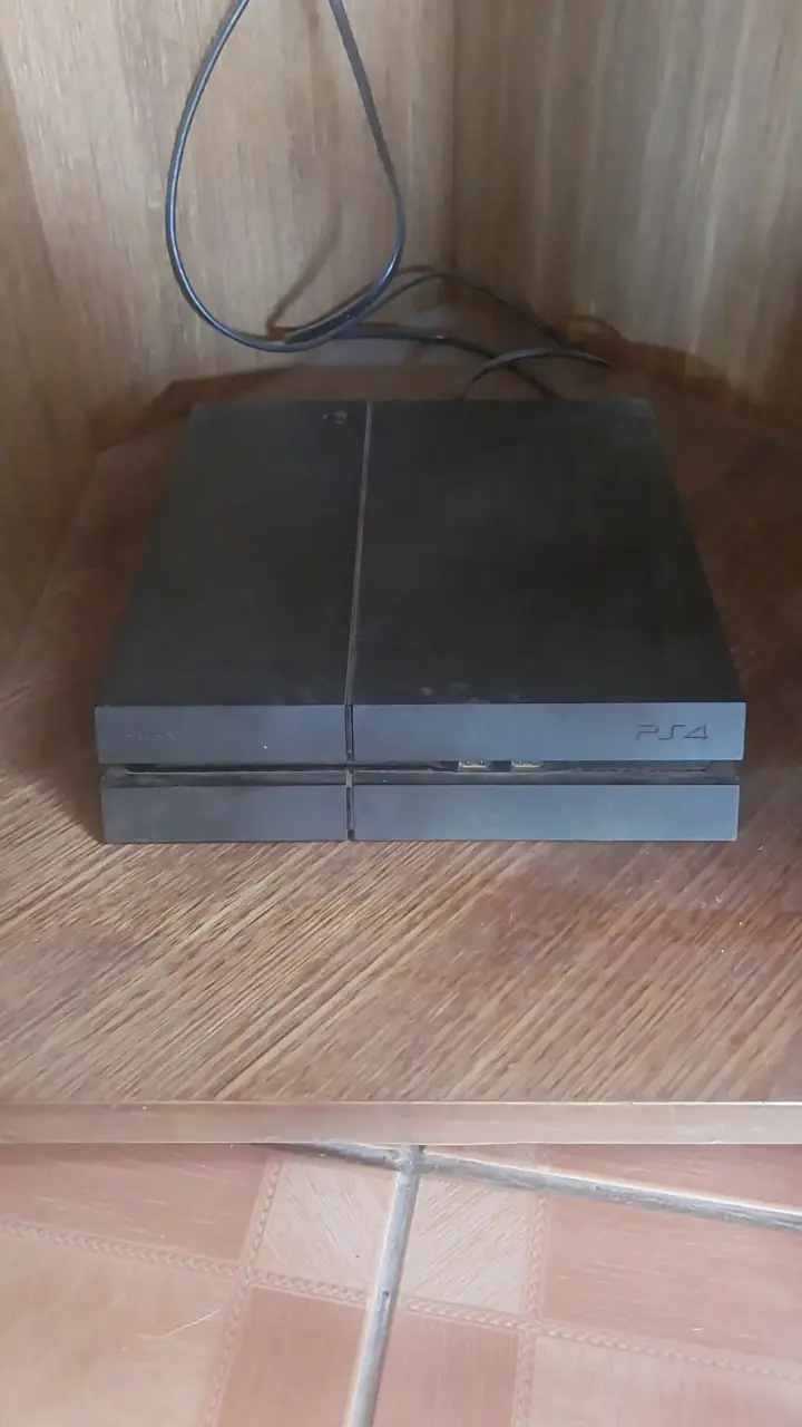 Consola PS4 con control y juegos incluidos - 1