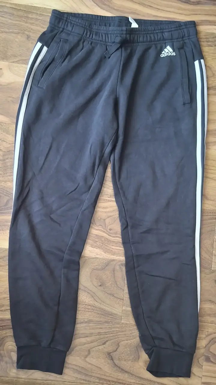 Pantalones deportivos Adidas negros con franjas
