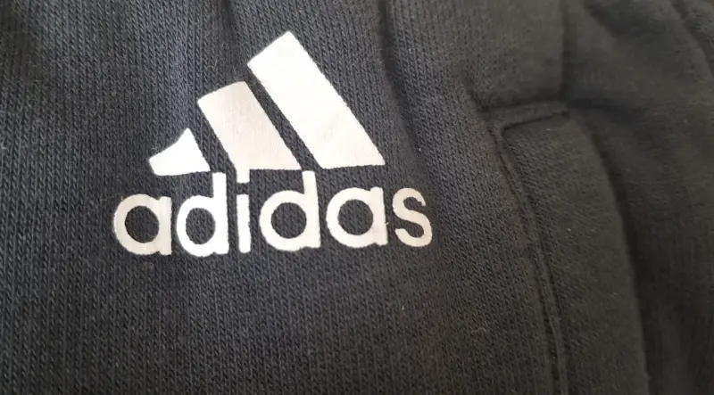 Pantalones deportivos Adidas negros con franjas - 2