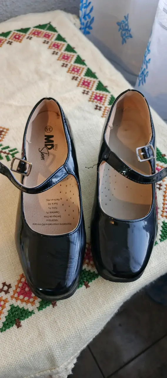 Zapatos de charol negros para niña MD Shoes