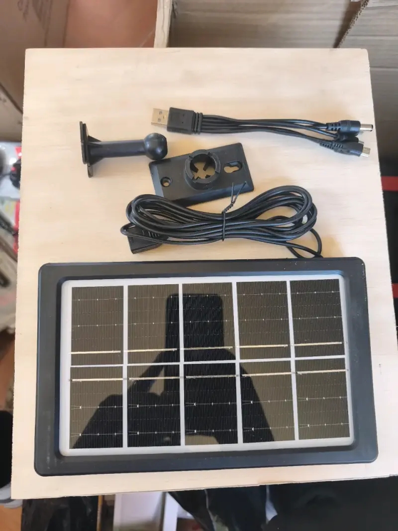 Panel solar portátil 8W para cargar móviles - 2