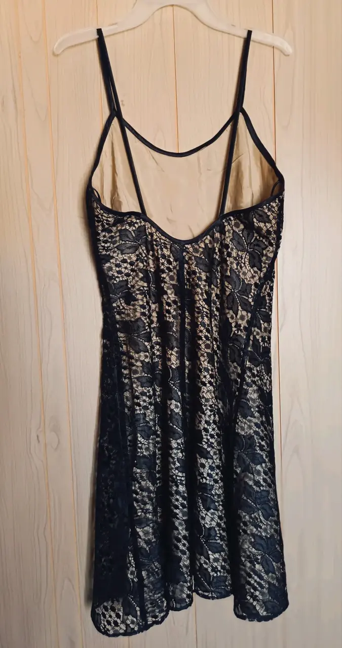 Vestido de encaje negro elegante - 2