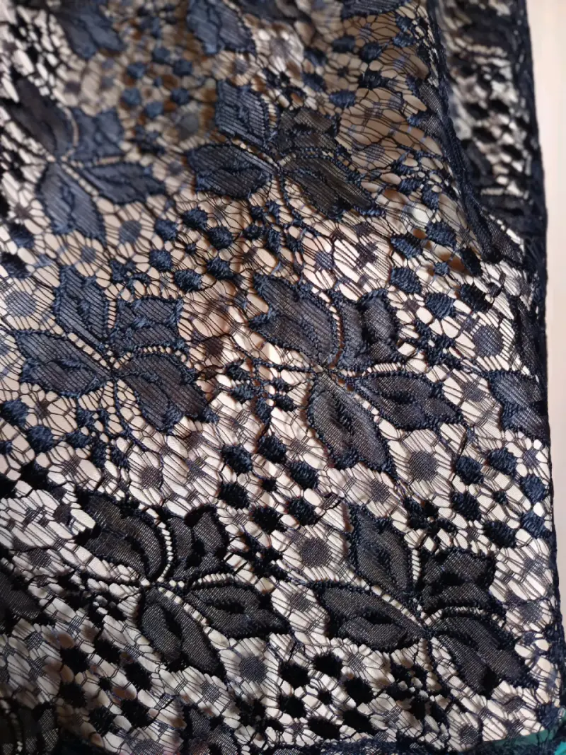 Vestido de encaje negro elegante - 4