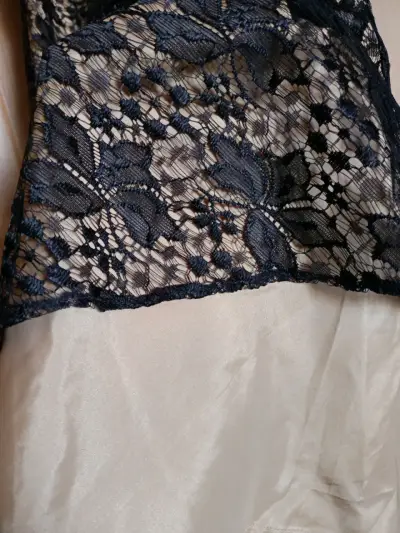 Vestido de encaje negro elegante - miniatura 5