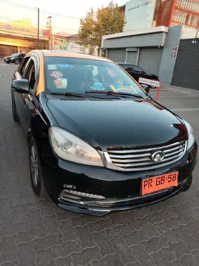 Taxi negro con techo amarillo y sunroof - miniatura 1