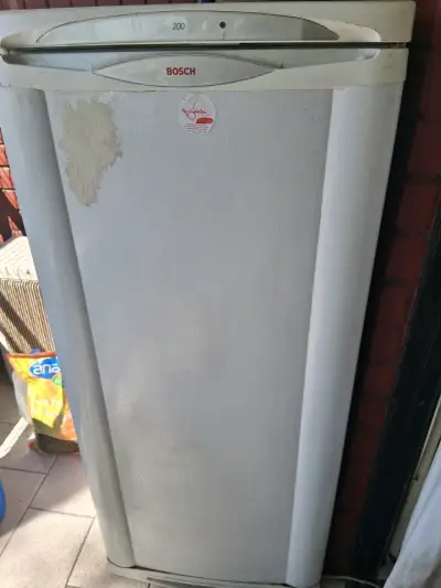 Congelador vertical Bosch 200 usado - miniatura 1