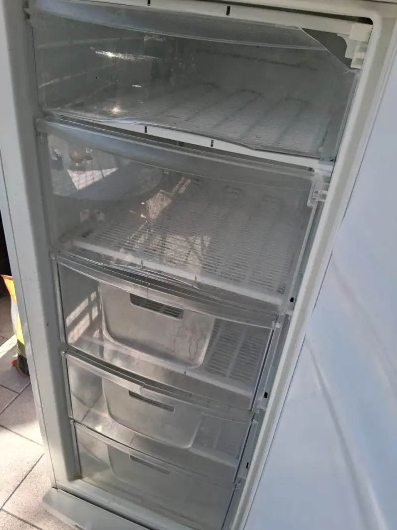 Congelador vertical Bosch 200 usado - 2