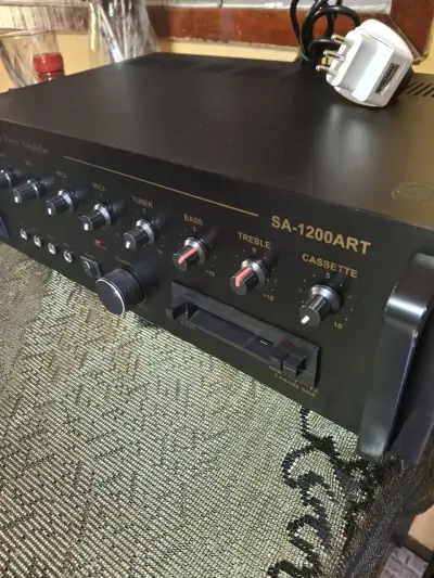 Amplificador de audio profesional con múltiples entradas - miniatura 3