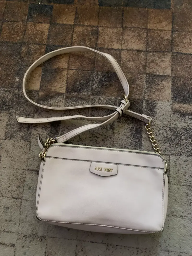 Cartera cruzada Nine West beige elegante - 1