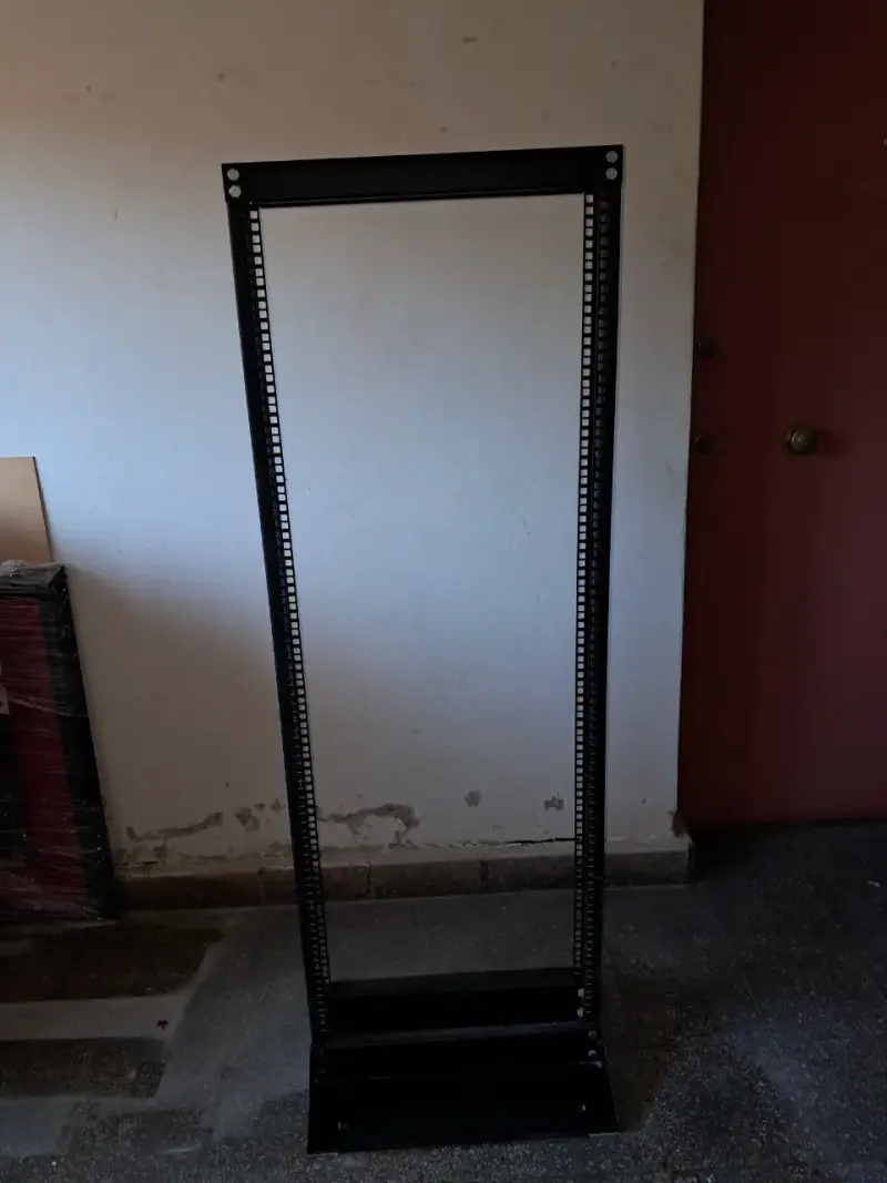 Rack de Servidor Abierto de Metal Negro - 4