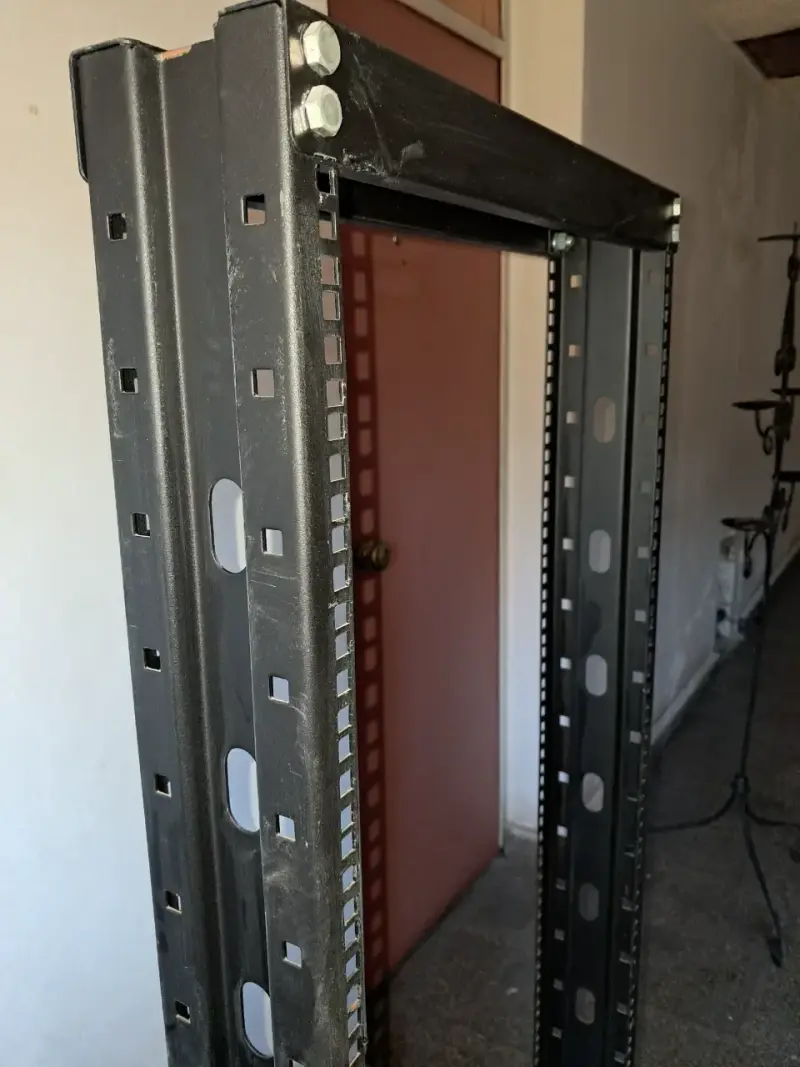Rack de Servidor Abierto de Metal Negro - 5