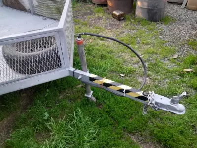 Carro de arrastre metálico con luces y repuesto - miniatura 1