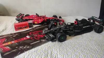 Modelos de autos de Fórmula 1 Ferrari y Mercedes - miniatura 2