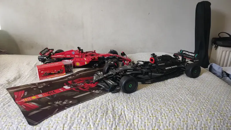 Modelos de autos de Fórmula 1 Ferrari y Mercedes - 4