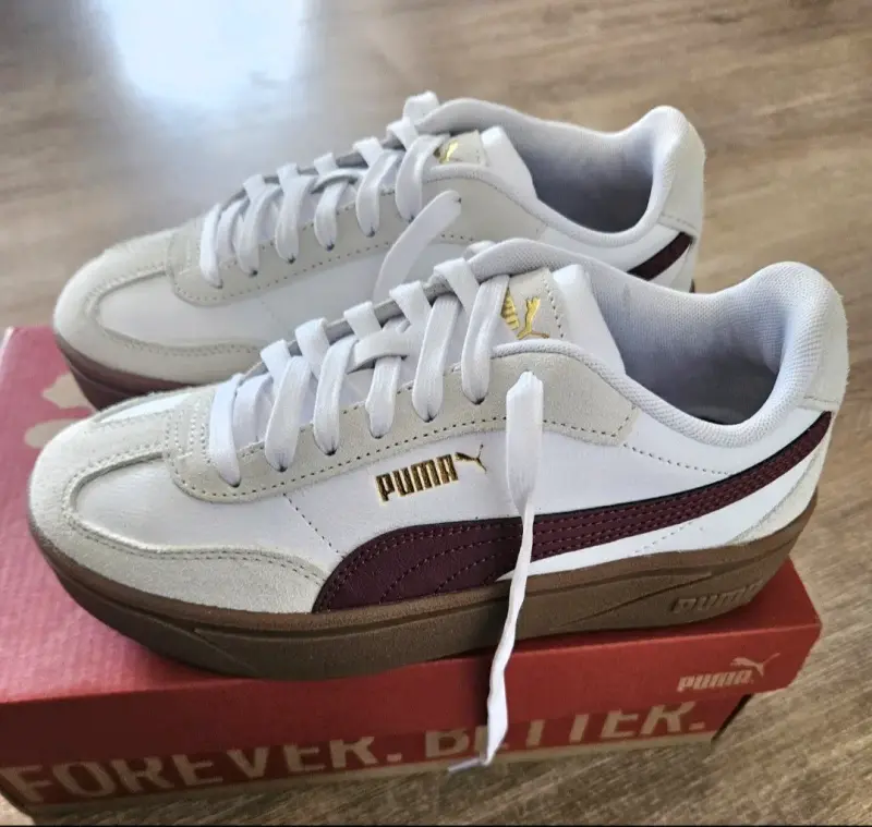 Zapatillas deportivas Puma blancas y burdeos - 1