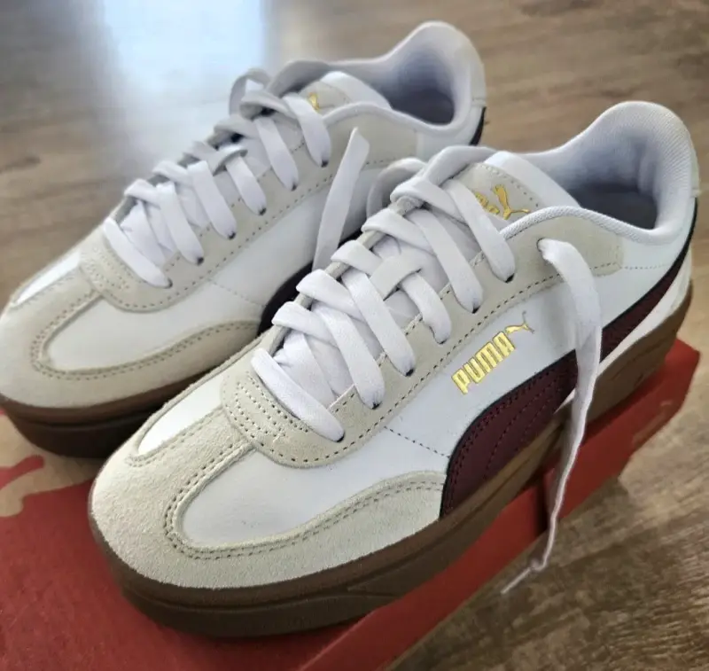 Zapatillas deportivas Puma blancas y burdeos - 2