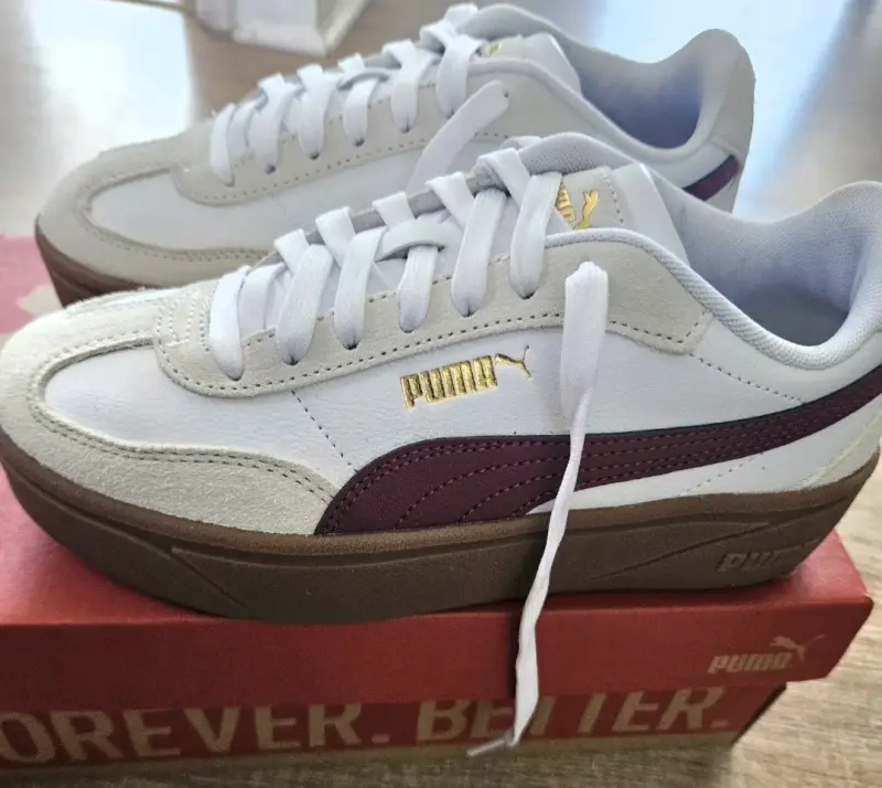Zapatillas deportivas Puma blancas y burdeos - 3