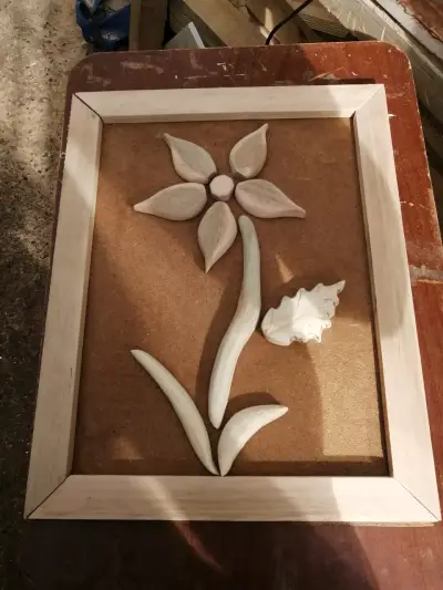 Cuadro decorativo de madera con flor en relieve - miniatura 1
