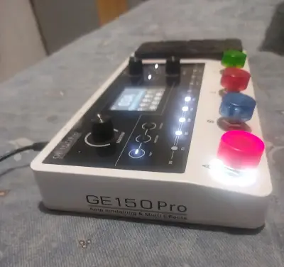 Vendo Pedal Multiefecto Mooer GE150 Pro - miniatura 2