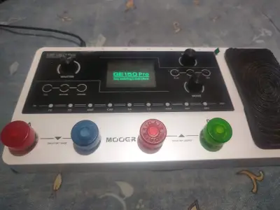 Vendo Pedal Multiefecto Mooer GE150 Pro - miniatura 4