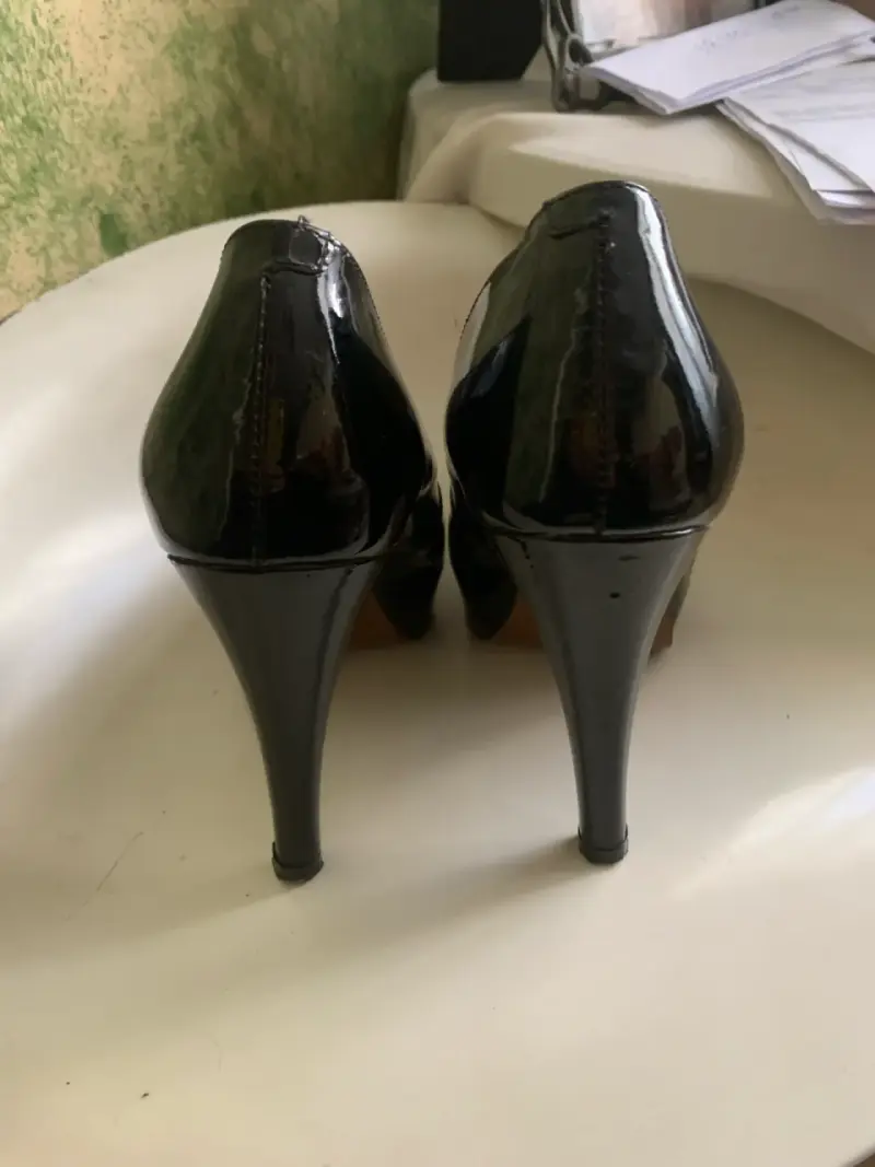 Zapatos de Tacón Negro de Cuero Pollini - 5