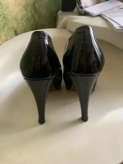 Zapatos de Tacón Negro de Cuero Pollini - miniatura 5