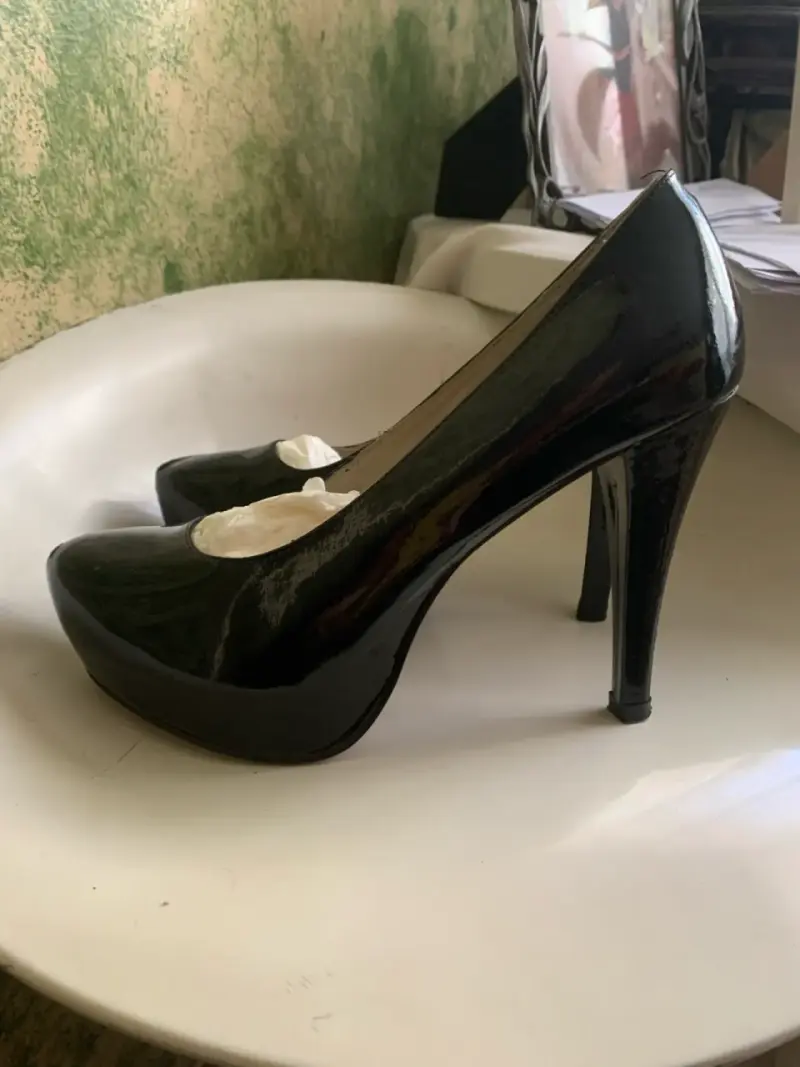Zapatos de Tacón Negro de Cuero Pollini - 6