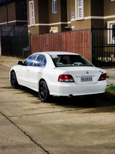 Auto Mitsubishi Galant 2003 en buen estado - miniatura 1