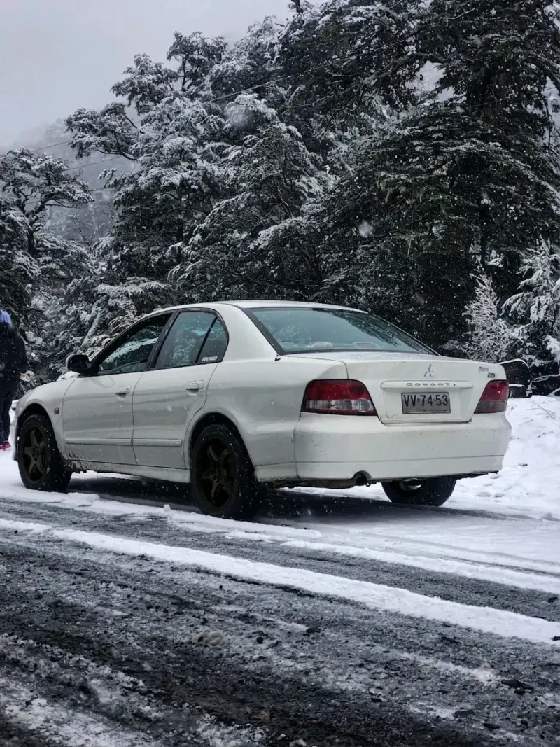 Auto Mitsubishi Galant 2003 en buen estado - 2