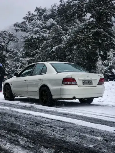 Auto Mitsubishi Galant 2003 en buen estado - miniatura 2