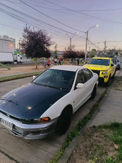 Auto Mitsubishi Galant 2003 en buen estado - miniatura 3