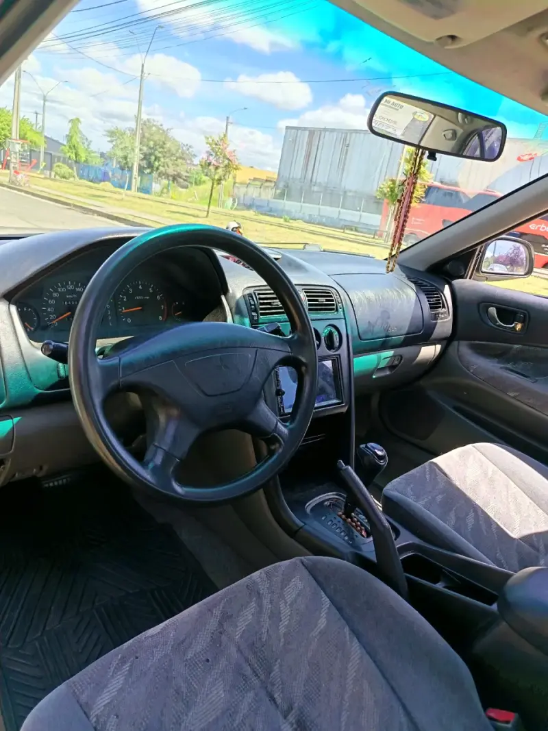 Auto Mitsubishi Galant 2003 en buen estado - 5