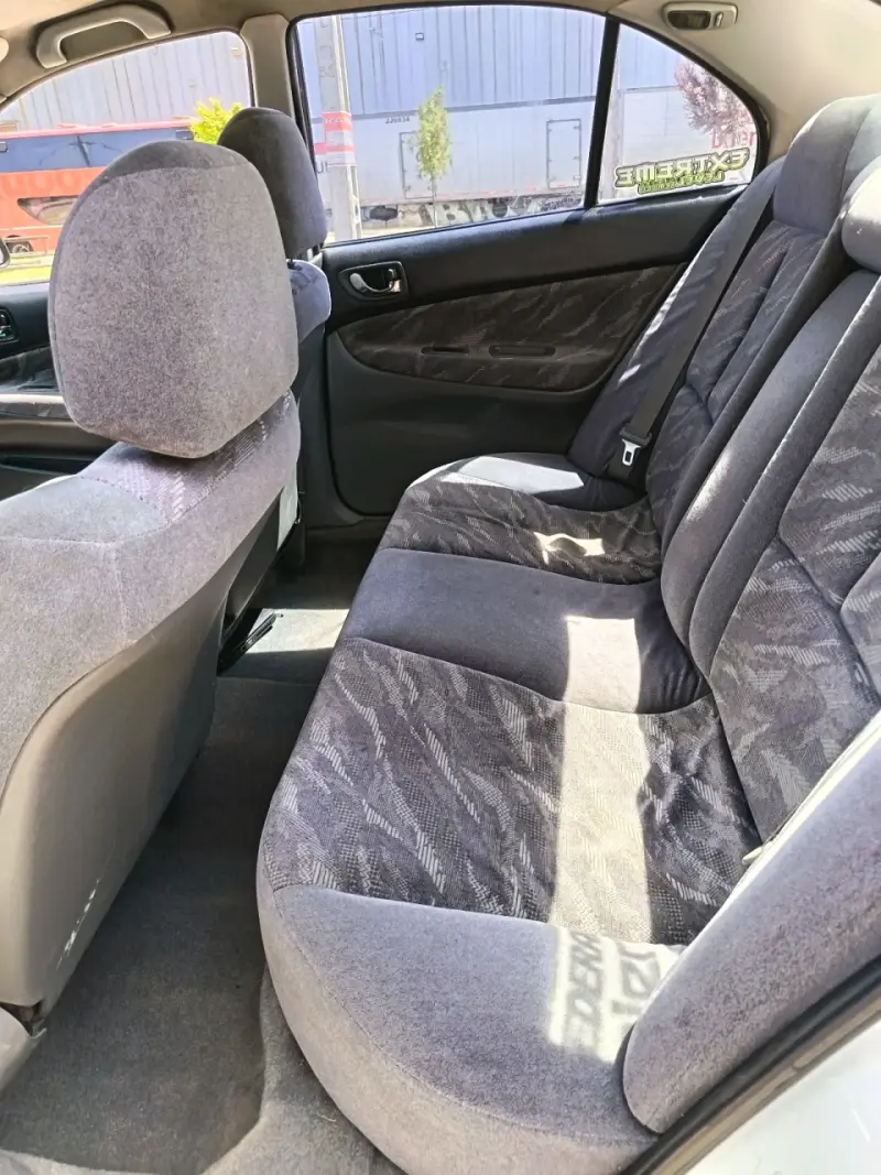 Auto Mitsubishi Galant 2003 en buen estado - 6