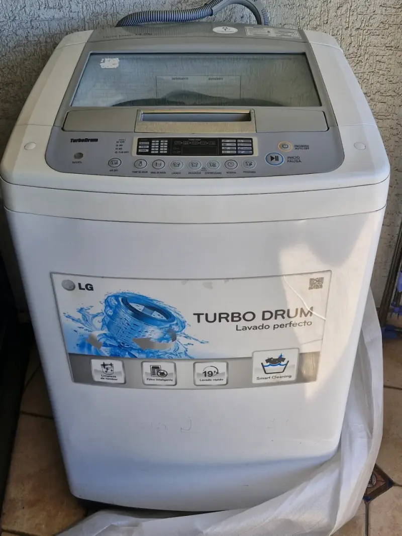 Lavadora LG Turbo Drum 19 kg con Smart Cleaning - 1