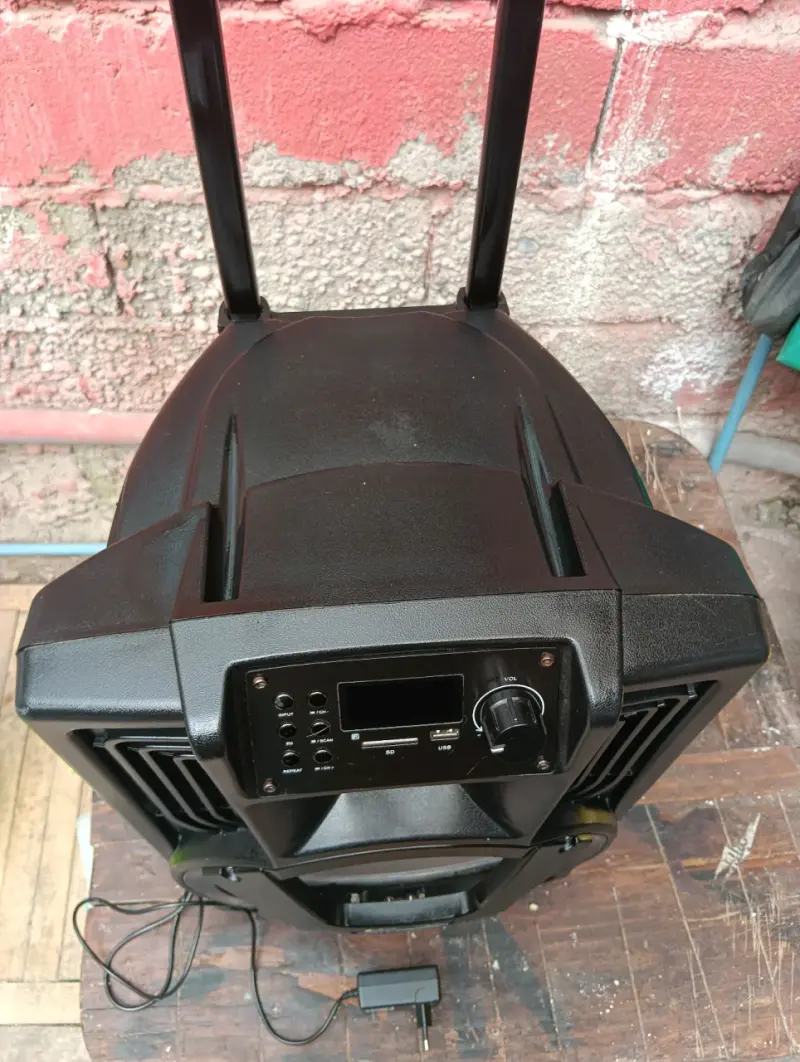 Parlante portátil Fuyitel con USB y SD - 2