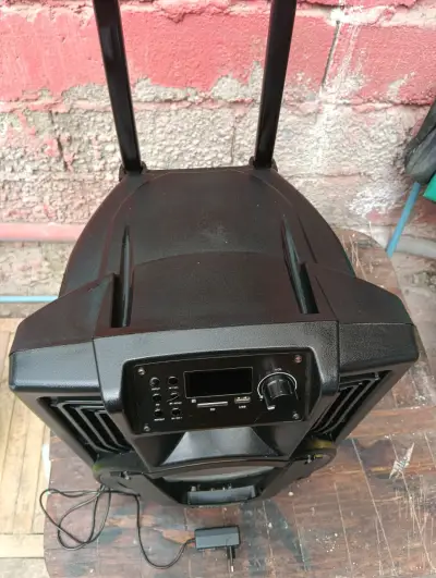 Parlante portátil Fuyitel con USB y SD - miniatura 2