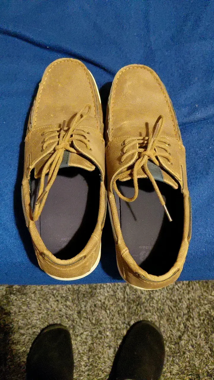 Zapatos náuticos de gamuza marrón