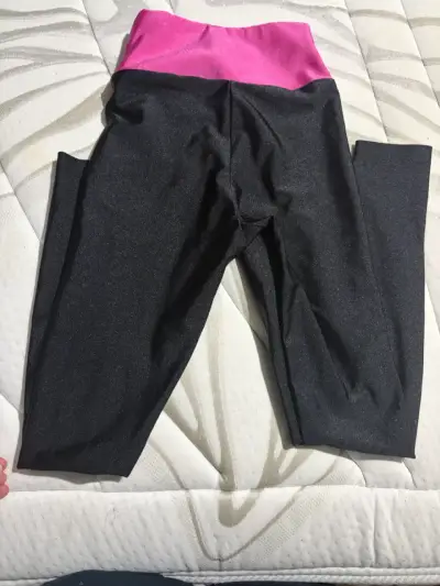 Leggings deportivos Adidas negros y rosados - miniatura 3