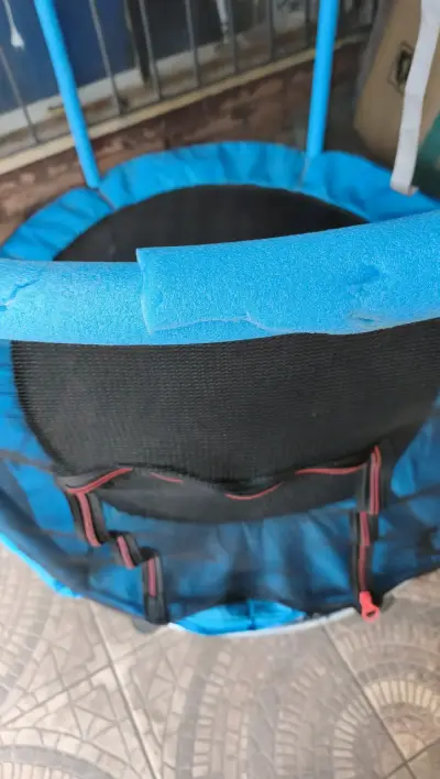Trampolín infantil con red de seguridad azul - miniatura 2